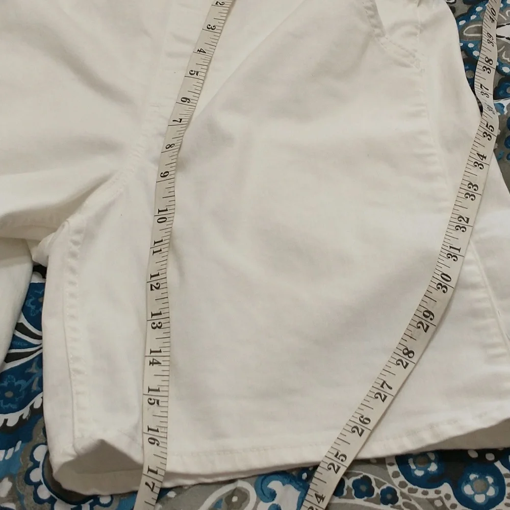 Lee Ladies cover all shorts  size medium and size extra small  white NWT - Picture 10 of 13